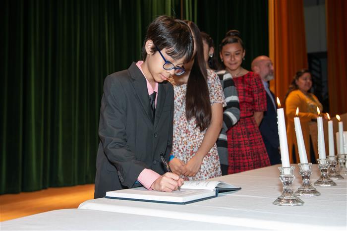 Members line up to sign the Book of Memories
